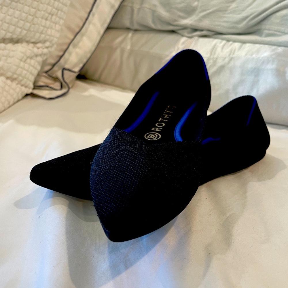 Rothy’s the Point Shoe in Black -Size 9